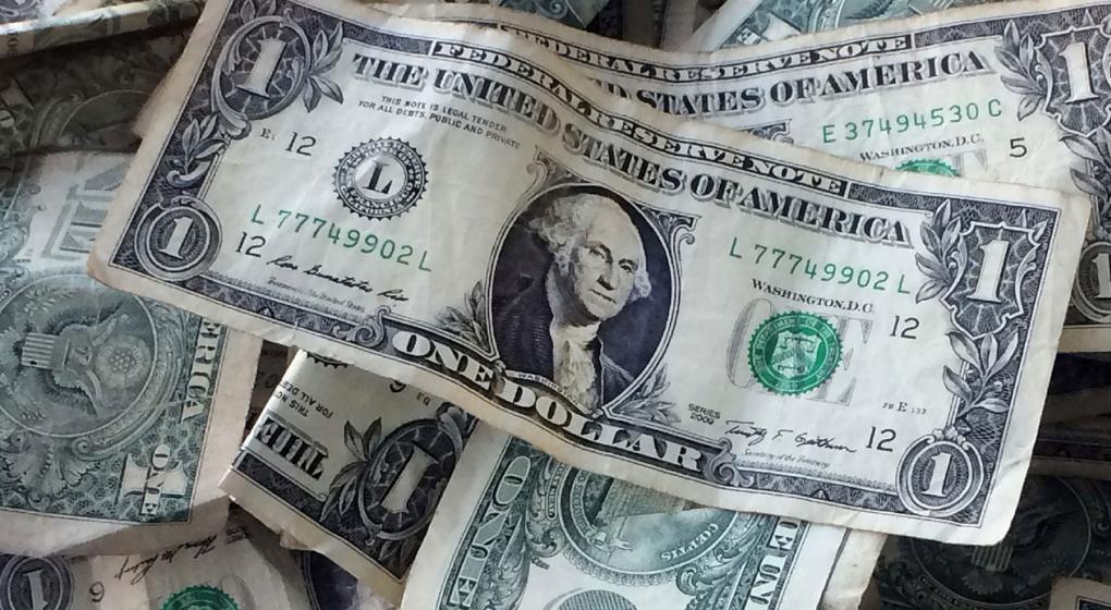 El dólar cayó 1,25 pesos en la semana
