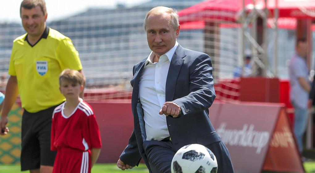 Putin e Infantino, fútbol y política a la puerta del Kremlin 